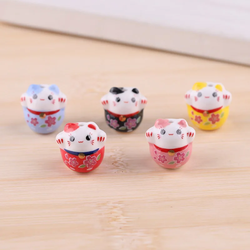 6tk Väike õnnelik kass kaunistused kaasaegne minimalistlik armas mini keraamilised ehted toob õnne maskott